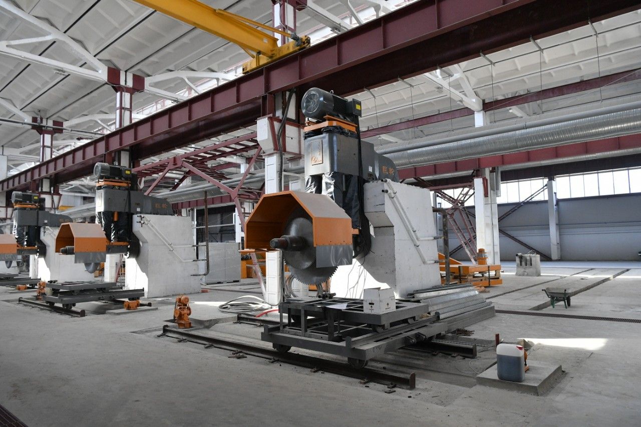 Nyt Petroskoin teollisuuspuistoon asennetaan kiinalaista laitteistoa. Italialaisia koneita aletaan asentaa elokuussa. Puistossa kehitetään kivi-, metsä- ja metalliteollisuutta.  Kuva: Karjalan hallitus