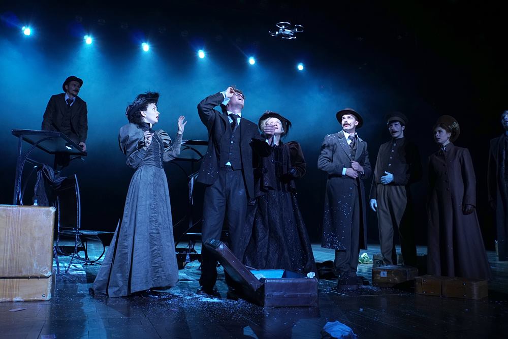 Moskovan taiteellinen teatteri toi mukanaan Serjoža-esityksen Anna Kareninan romaanin pohjalta. 16+ Kuva: russkult.ru