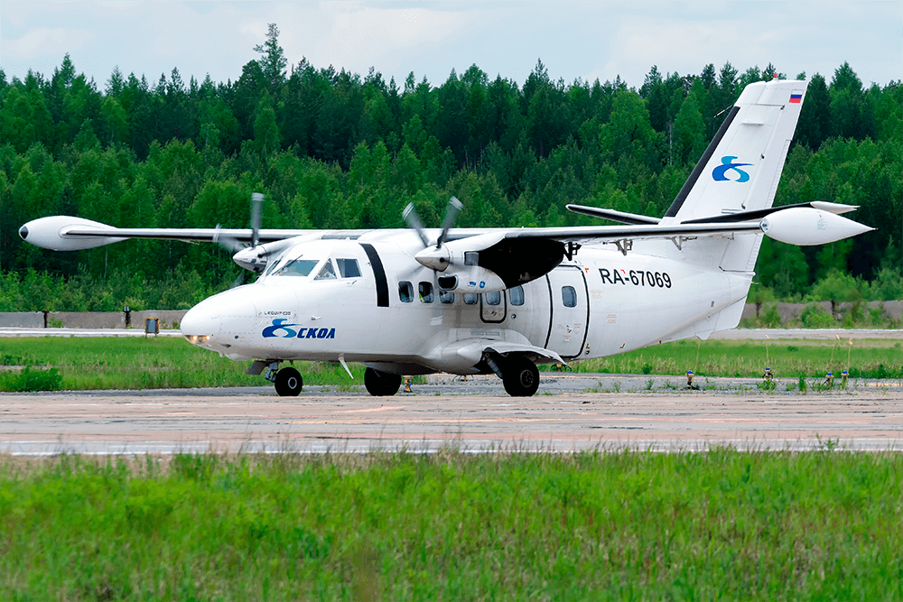 Vuorot lennetään 14-paikallisella L-410 -potkuriturbiinikäyttöisellä koneella. Kuva: SKOL-lentoyhtiön verkkosivu