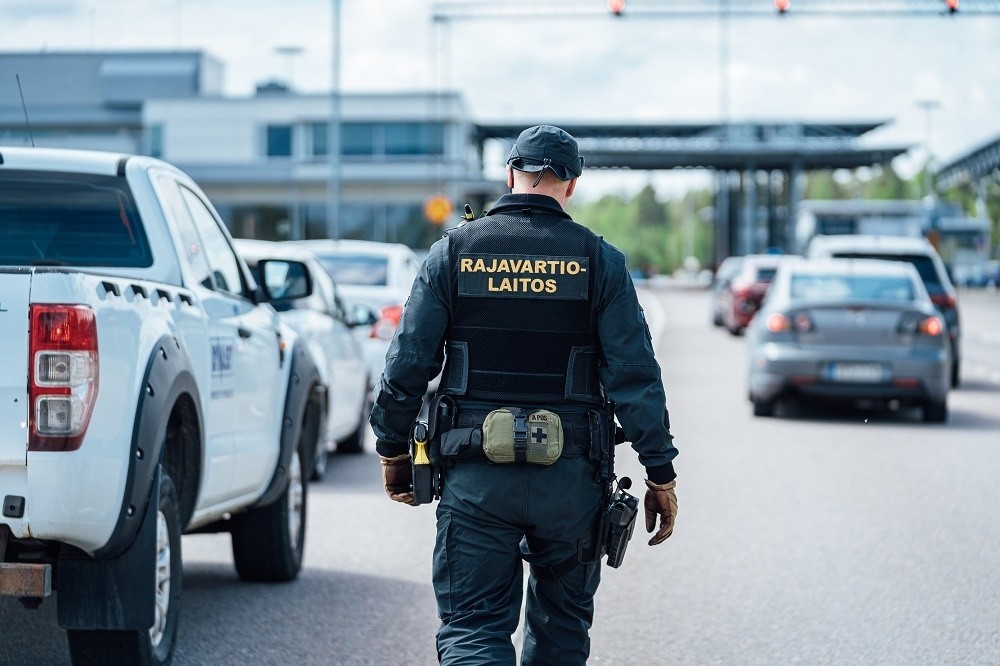 На данный момент власти Финляндии не планируют запрещать въезд российских авто. Если будет принято другое решение - о нем объявят заранее. Фото: raja.fi