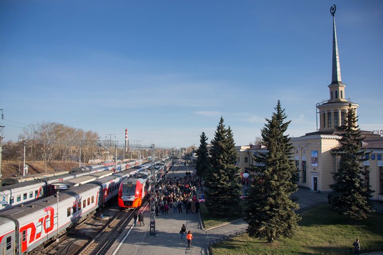 Junareitti kulkee Karjalan tasavallan ja Leningradin alueen kautta. Kuvassa Petroskoin rautatieasema. Kuva: Venäjän rautatiet Oy:n Vkontakte-sivu
