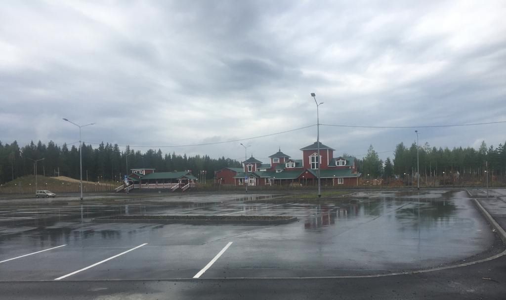 Talviukon pajakylän viereen on rakennettu 497 paikan pysäköintialue. Karjalan liikenneministeriö VKontakte-sivu