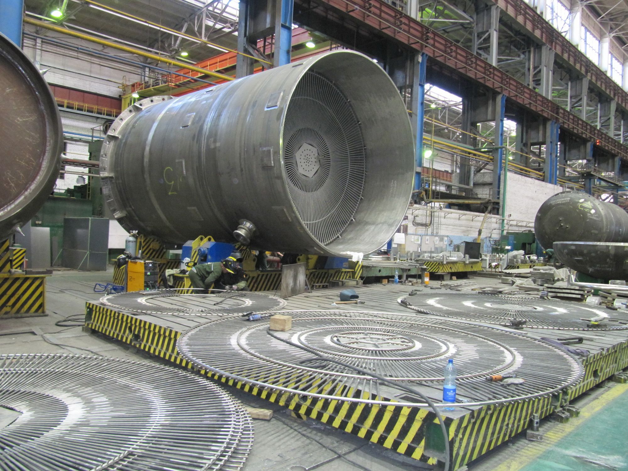 Parhaillaan Petroskoin paperikonetehdas valmistaa yhtäaikaisesti kalustoa viidelle ydinvoimalaitokselle. Kuva: Oleg Gerasjuk