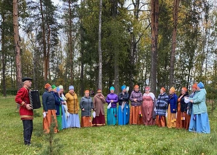 Puudosin kansankuoro aloitti tänään laulumaratonin. Kuoro on perustettu vuonna 1985. Kuva: Karjalan kansantaiteen ja kulttuurialoitteiden keskus 0+