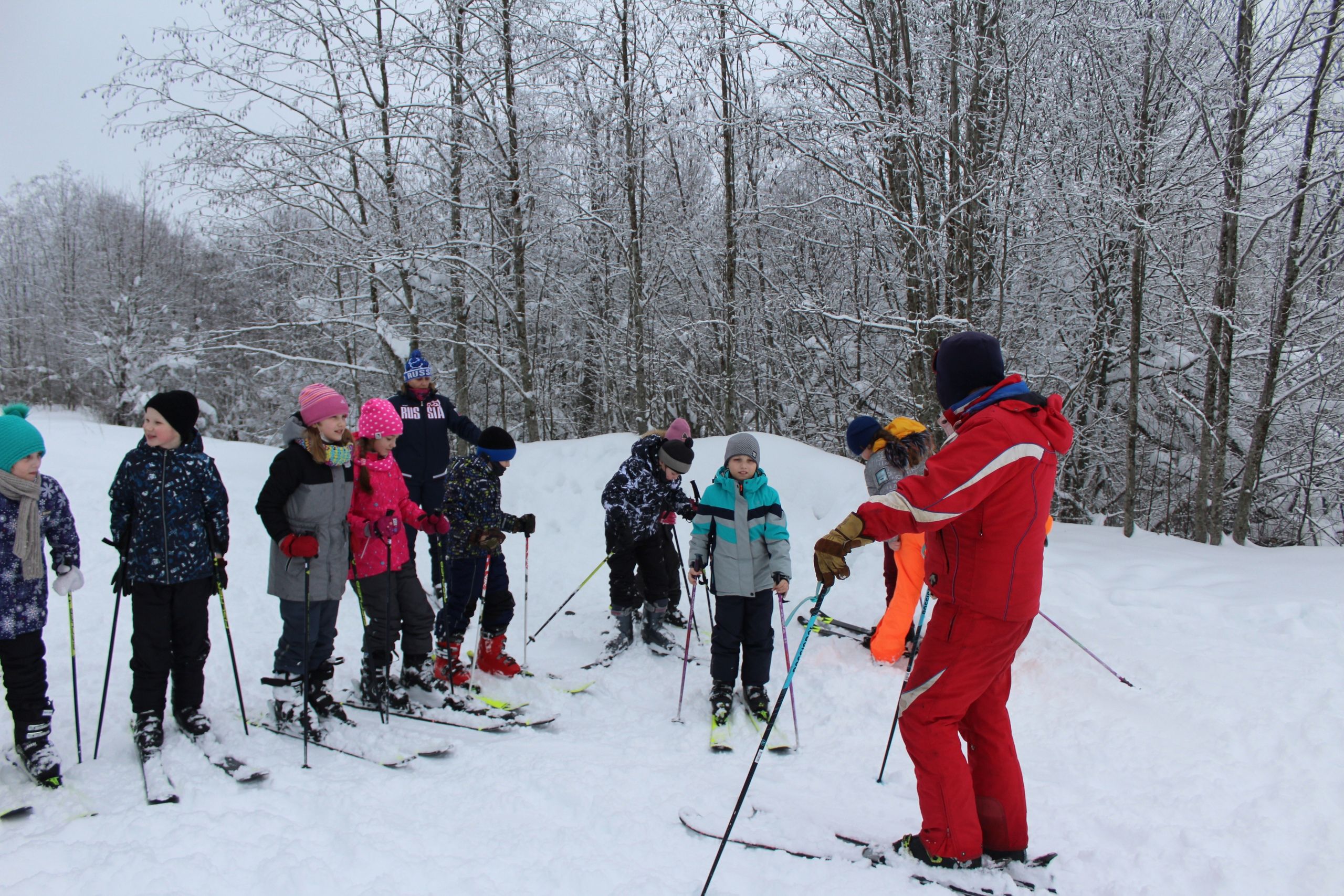 Talvella uudessa lastenkeskuksessa koululaiset voivat harrastaa laskettelua lastenrinteillä. Kuva: Lumi-hiihtokeskuksen VKontakte-sivu