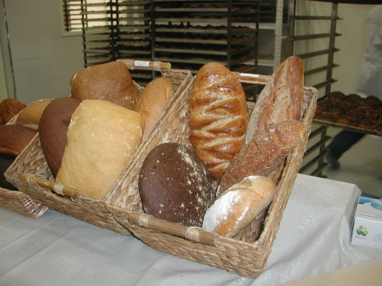 Uusi leipomo tuottaa tavallisia leipiä, pullia ja piirakoita. Niitä myydään Belomorskin ja Kemin piireissä. Kuva: Karjalan Sanomat