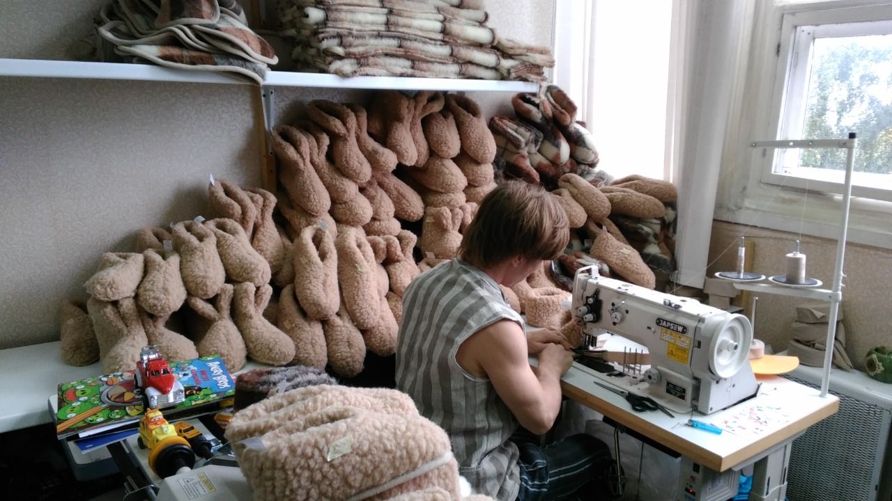 Suurin osa tuotteista on valmistettu toisessa perheen omistamassa asunnossa Kljutševajan lähiössä. Kuva: Oleg Gerasjuk