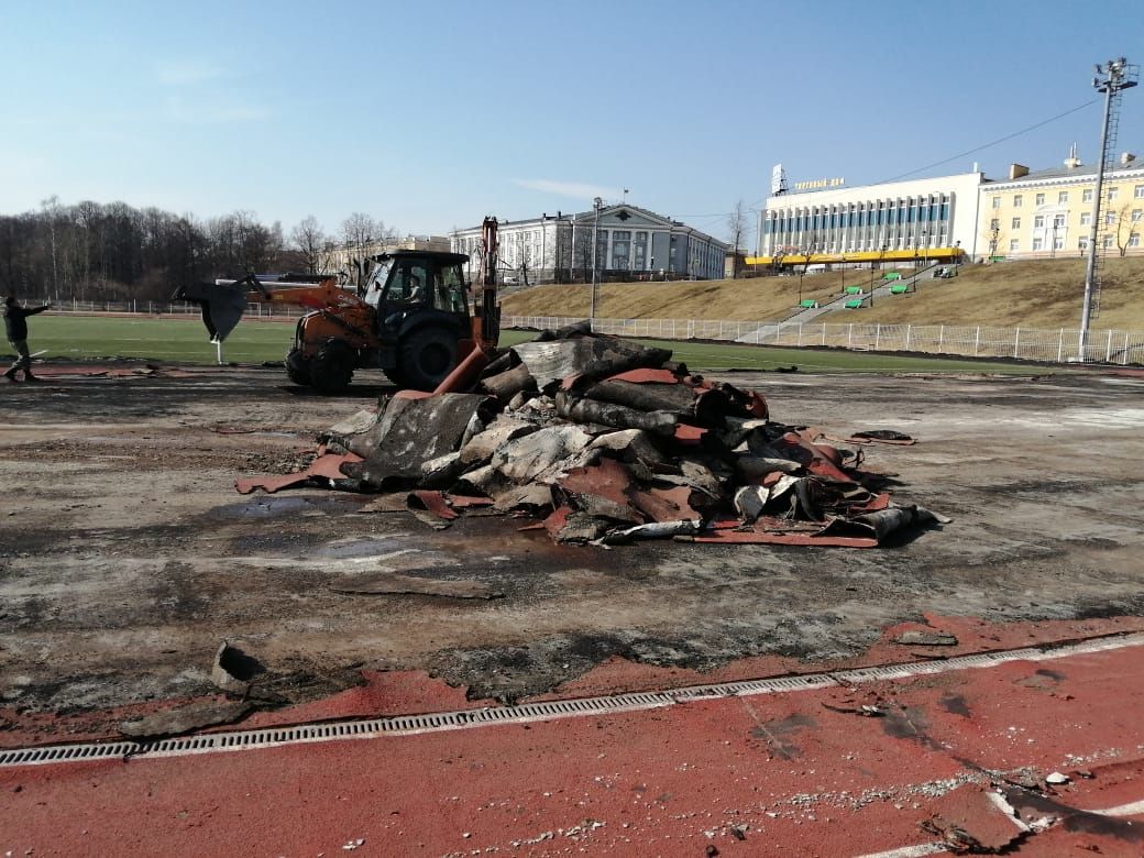 Suunnitelmien mukaan korjaustyöt Petroskoin Junost-stadionilla päättyvät 20.syyskuta. Kuva: Karjalan Sanomat