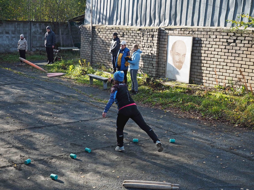 Kilpailut piettih ainuolla Petroskoissa gorodki-kentällä Povenetskaja kavulla. Kuva: Uljana Tikkanen