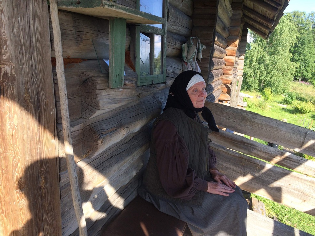 Petroskoilainen ammattinäyttelijä Galina Kozulina näyttelee elokuvassa mummoa nimeltään Karlovna. 6+. Kuva: Galina Kozulinan arkisto