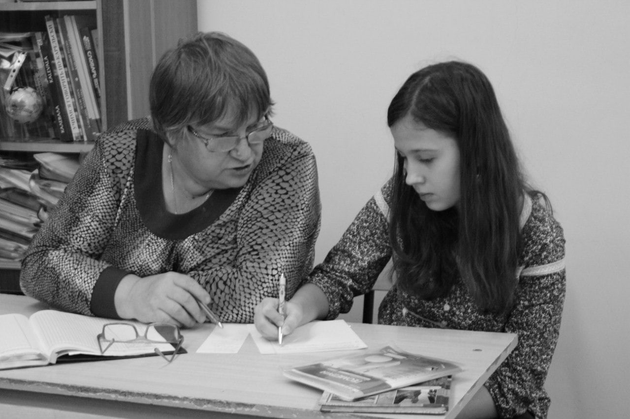 Svetlana F’oudorovna on äijy vuottu ruadanuh karjalan kielen opastajannu.  Kuvat on otettu Svetlana Kondratjevan perehen arhiivaspäi.