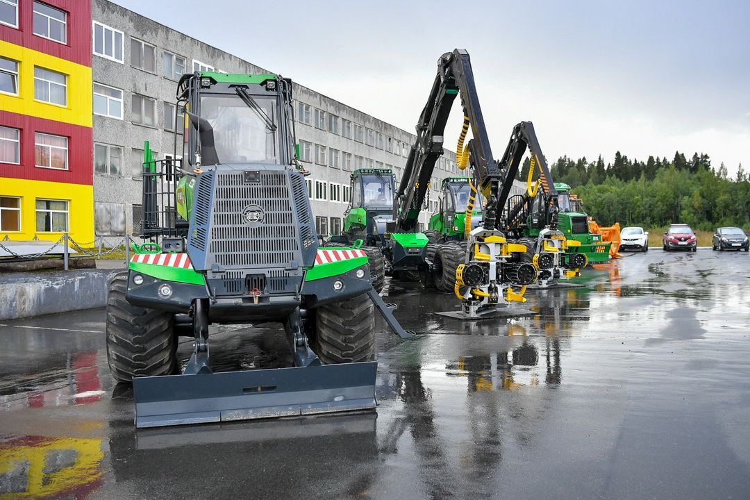 Amkodor Onego- traktoritehdas aikoo aloittaa marraskuussa metsäkoneiden kehärakenteiden tuotannon. Kuva: Karjalan päämiehen lehdistöpalvelu