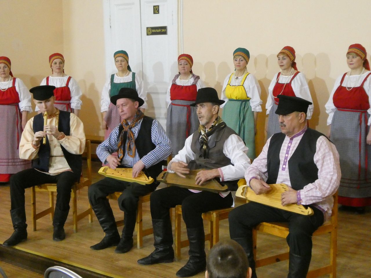 Konsertin pohjana oli kuoron miehien-solistien esityš. Kuva: Oma Pajo -kuoron Vkontakte-ryhmäštä