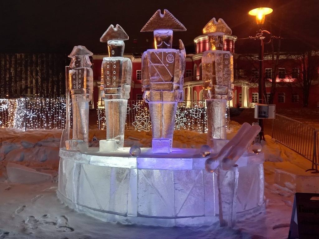 Tänä vuonna perinteinen lumen- ja jäänveistokilpailu omistetaan venäläisille bylinoille ja saduille. Kuva: Petroskoin kulttuuritalon VKontakte-sivu