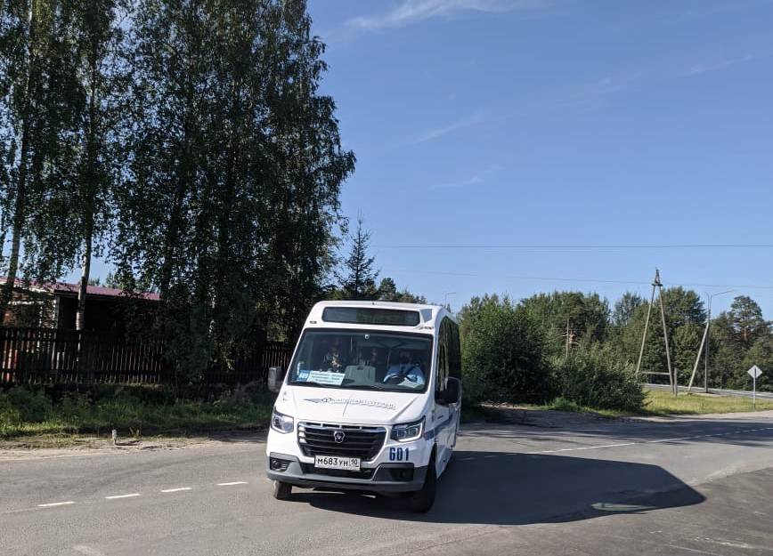 Uudet bussit liikennöivät Karjalan piireissä, joissa on puutetta ajokuntoisista linja-autoista. Kuva: Karjalan hallituksen lehdistöpalvelu