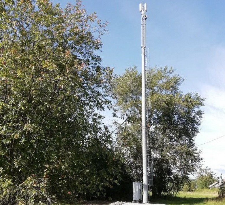 Tukiasema takaa LTE-standardin mukaisen yhteyden noin 340 asukkaalle, jotka asuvat vakituisesti Lambasojassa. Kuva: Karjalan tie-, liikenne- ja viestintäministeriön lehdistöpalvelu
