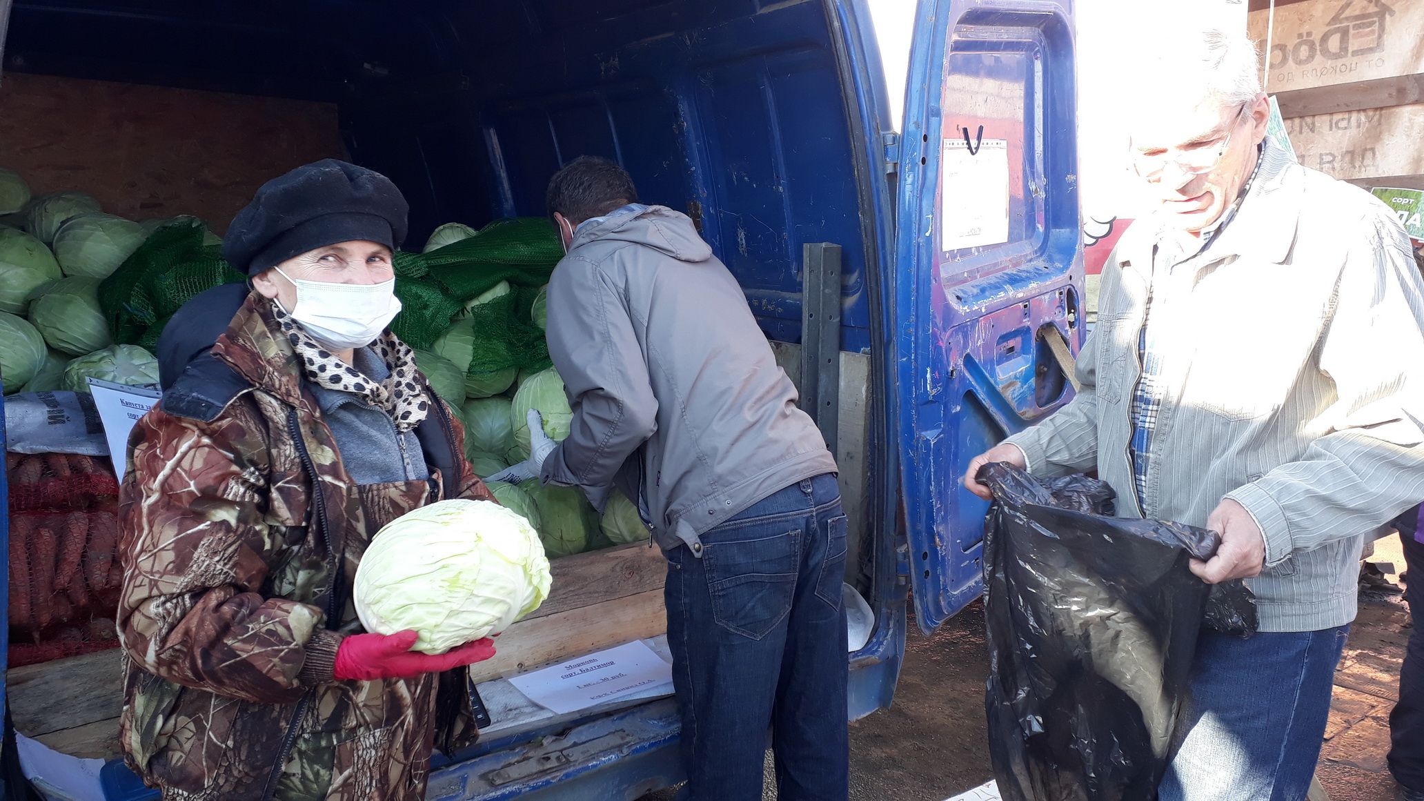 Suojärven piirin Veskelyksessä kymmeniä vuosia maataloutta harjoittaneen Olga Sviridin mukaan menekkiongelma vaivaa kovasti tasavallan maanviljelijöitä. Kuva: Marina Petrova
