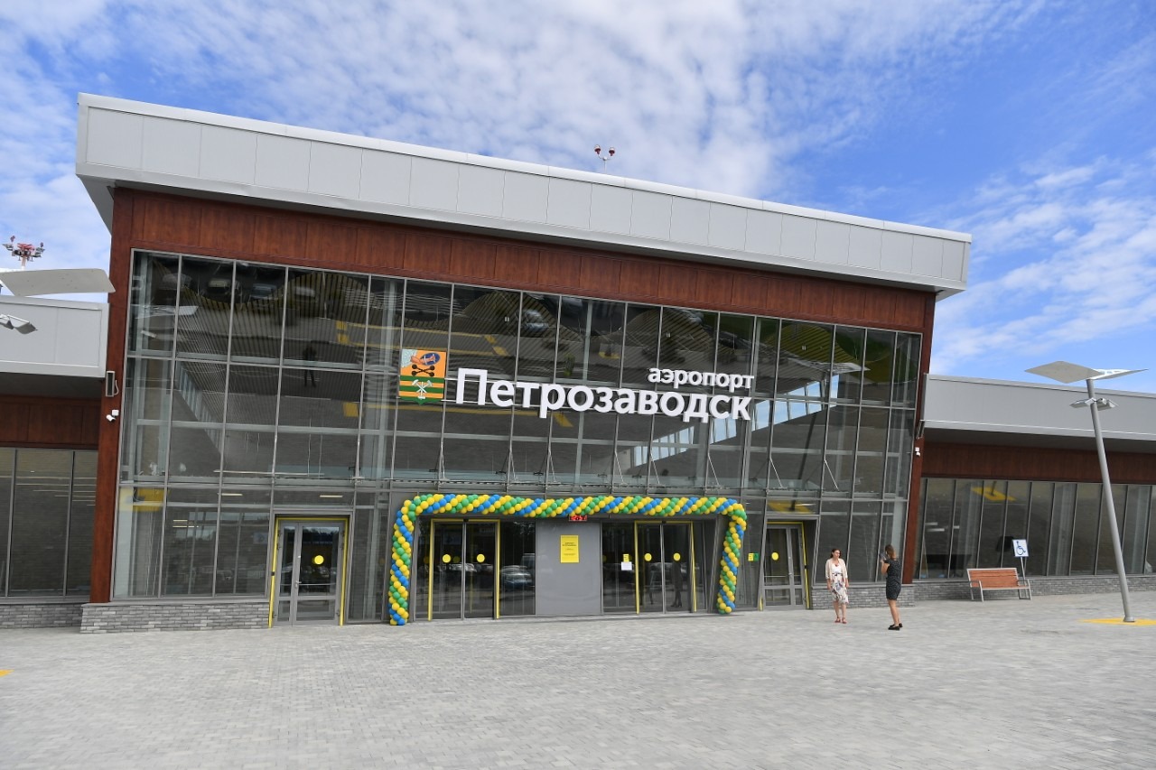 Petroskoin lentoaseman terminaali on suurimpia kohteita, jotka on rakennettu tasavallan 100-vuotispäiväksi. Kuva: Karjalan tasavallan päämiehen Vkontakte-tili