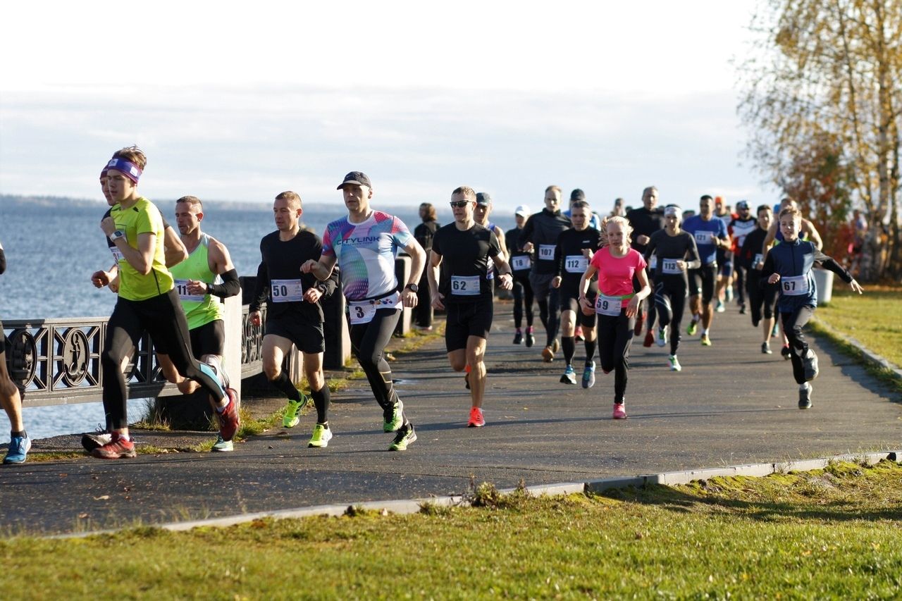 Kilpailijat voivat juosta yhden, kahden, kolmen, viiden tai 21 kilometrin matkan. Kuva: Karjalan urheiluministeriön VKontakte-sivu 