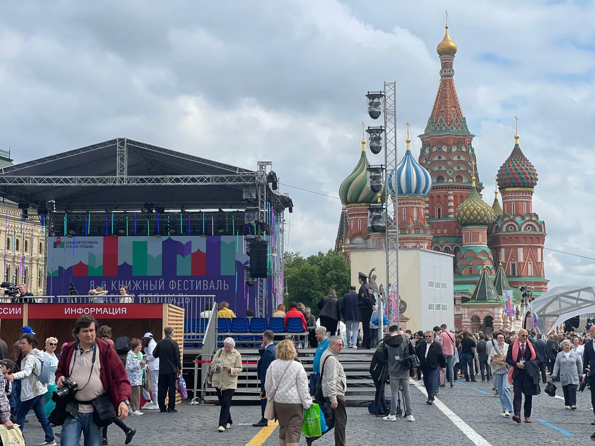 Moskvan Rusktal avoirdal mäneb Kirjfestival’, miččen ramkoiš om Rahvahiden literaturiden festival. Foto: Maria Košeleva