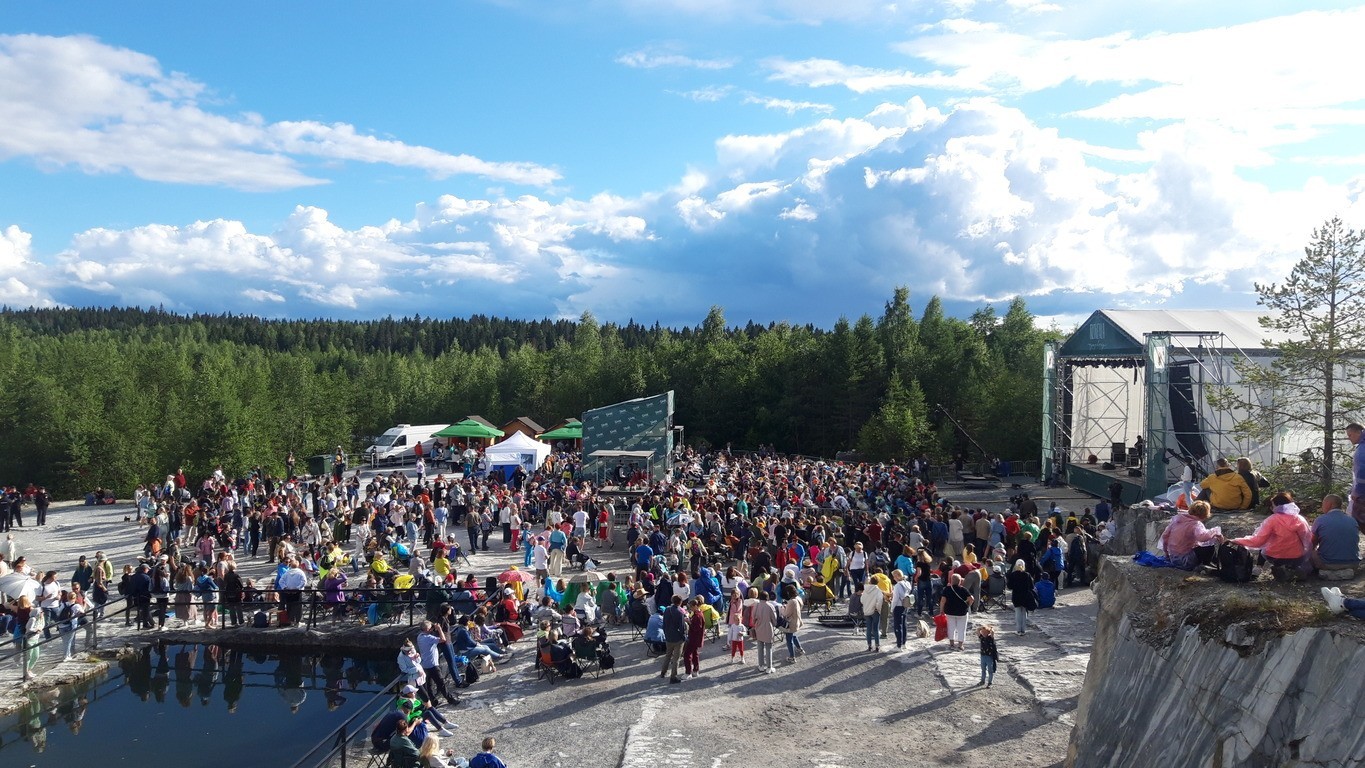 Vuonna 2022 Ruskeala Symphony -festivaalilla kävi kahden festivaalipäivän aikana 8 000 vierasta. 0+. Kuva: Mikko Nesvitski