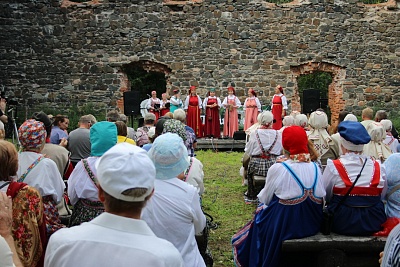 Elokuussa Tulemajärven puistossa järjestettiin Laulavat kivet -festivaali. Kuva: Ksenija Tšumak