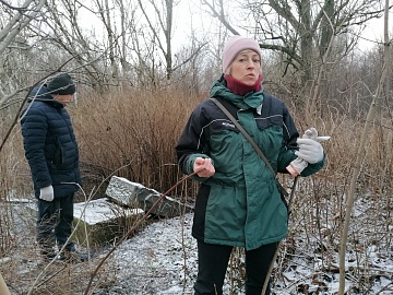 Hautaa ei ole hoidettu rahoituksen puutteesta vuosiin, sanoo Marina Dubova perintökohteiden suojelukeskuksesta. Kuva: Marina Tolstyh